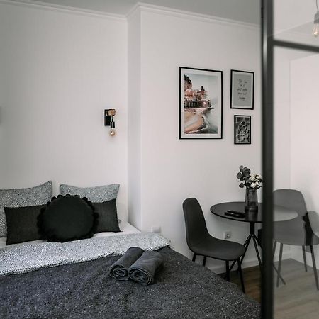 B15 - Wood&Black Apartman Gyor Luaran gambar