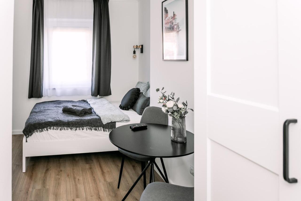 B15 - Wood&Black Apartman Gyor Luaran gambar