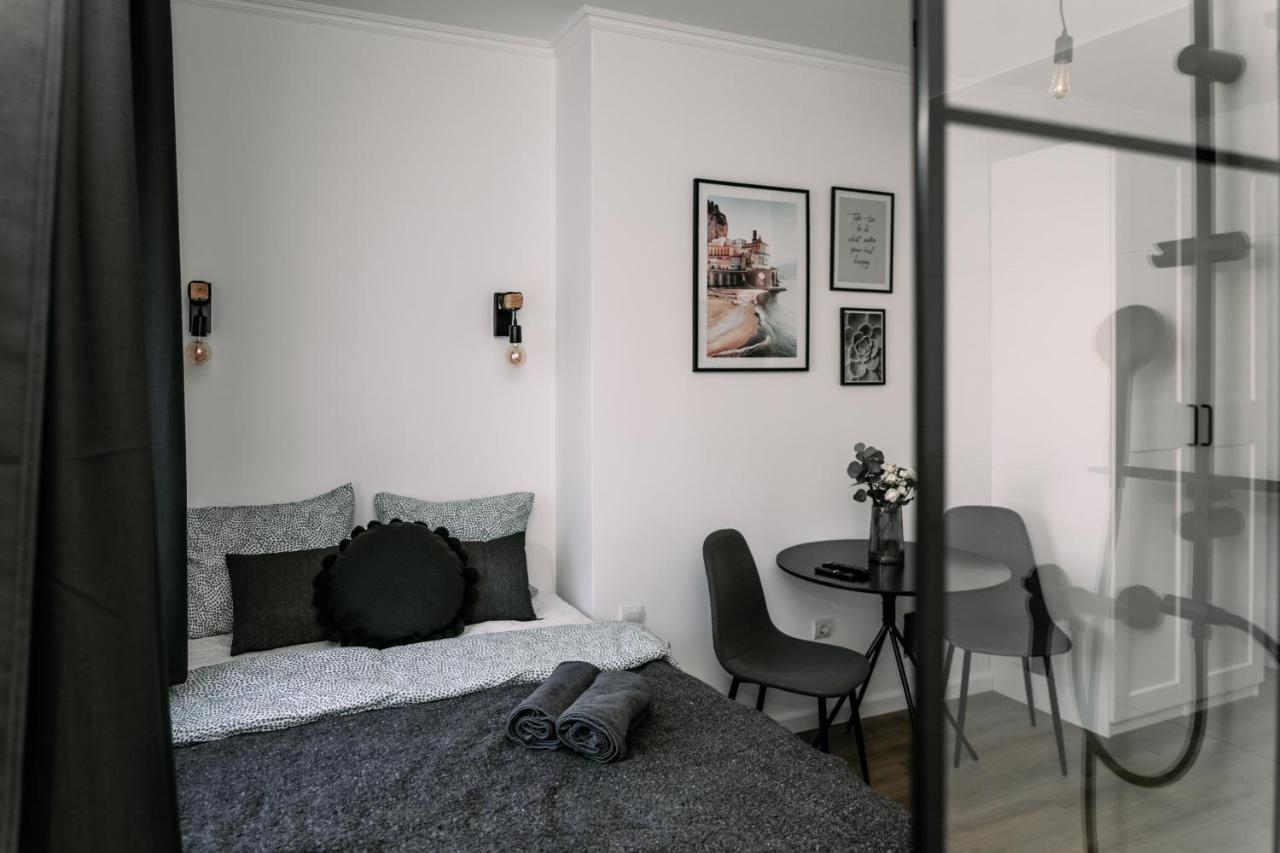 B15 - Wood&Black Apartman Gyor Luaran gambar